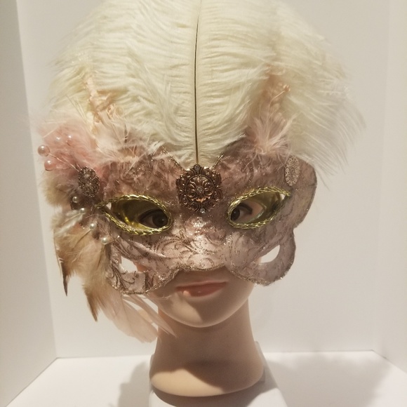 914 Mardi Gras mask - Picture 2 of 3